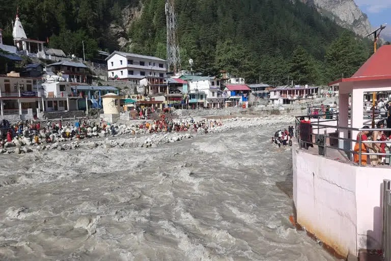  उत्तराखण्ड : गंगोत्री धाम में भागीरथी नदी में स्नान करते समय मध्य प्रदेश का श्रद्धालु बहा