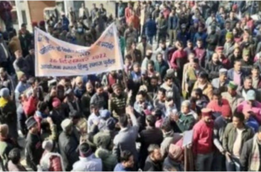  उत्तरकाशी: पुरोला में धर्मांतरण के विरोध में सड़कों पर उतरे व्यापारी