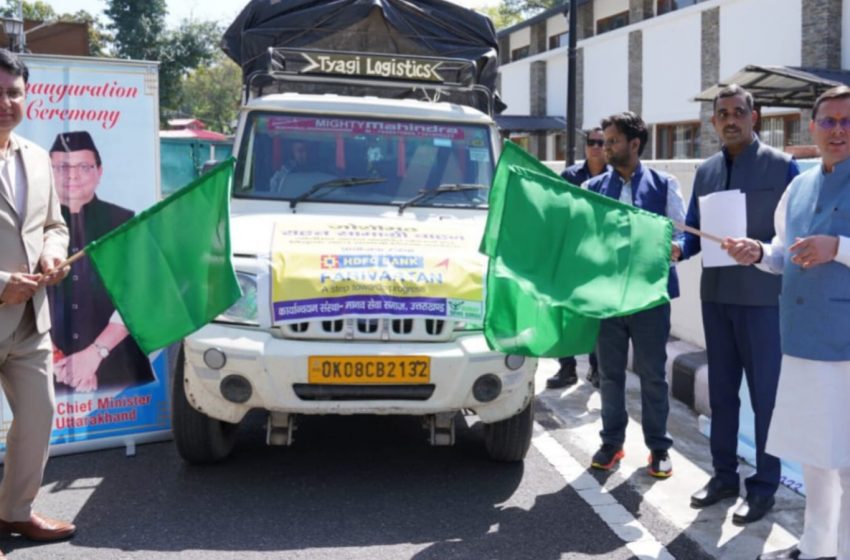  सीएम धामी ने किया जोशीमठ के प्रभावित क्षेत्र के लिए राहत सामग्री के वाहनों का फ्लैग ऑफ