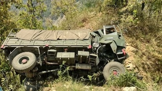  ऋषिकेश गंगोत्री हाईवे पर आर्मी का ट्रक हुआ दुर्घटनाग्रस्त, एक की मौत, दूसरा घायल