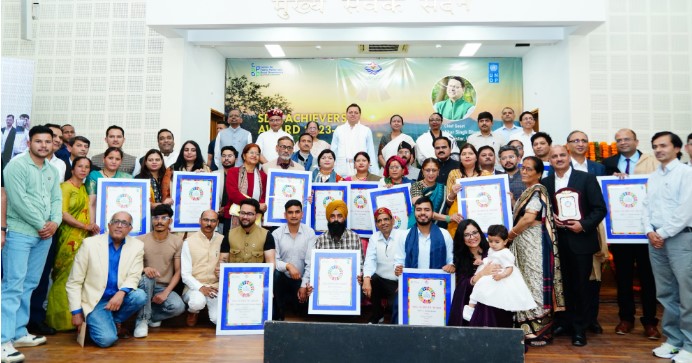  सीएम धामी ने 16 एसडीजी अचीवर को किया सम्मानित