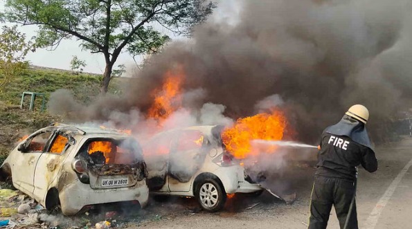  हरिद्वार: कारों में आग लगने से मची अफरा-तफरी, फायर ब्रिगेड ने संभाला मोर्चा