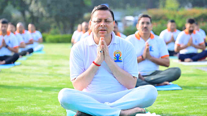 योग दिवस से पहले CM धामी ने किया योगाभ्यास,बोले-योग आंतरिक शांति की एक प्रक्रिया है