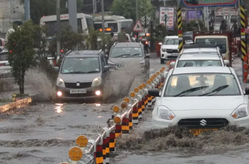  चारधाम यात्रा पर लगी रोक 24 घंटे बाद हटी, आज भी भारी बारिश का रेड अलर्ट