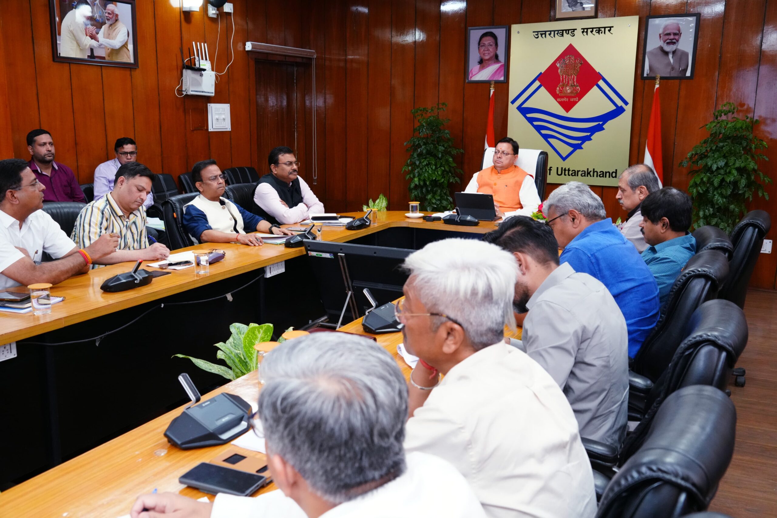 मुख्यमंत्री  ने लोक निर्माण विभाग  के अधिकारियों को निर्देश  ये दिए