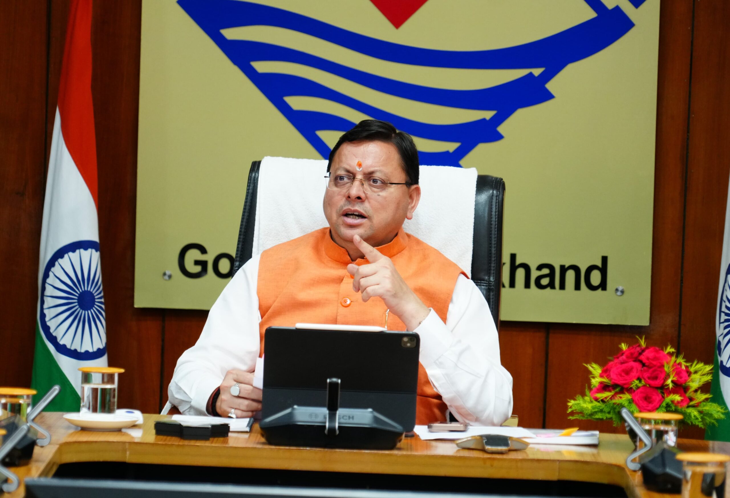 CM धामी ने दिए नागरिक उड्डयन विभाग की परियोजनाओं में तेजी लाने के निर्देश