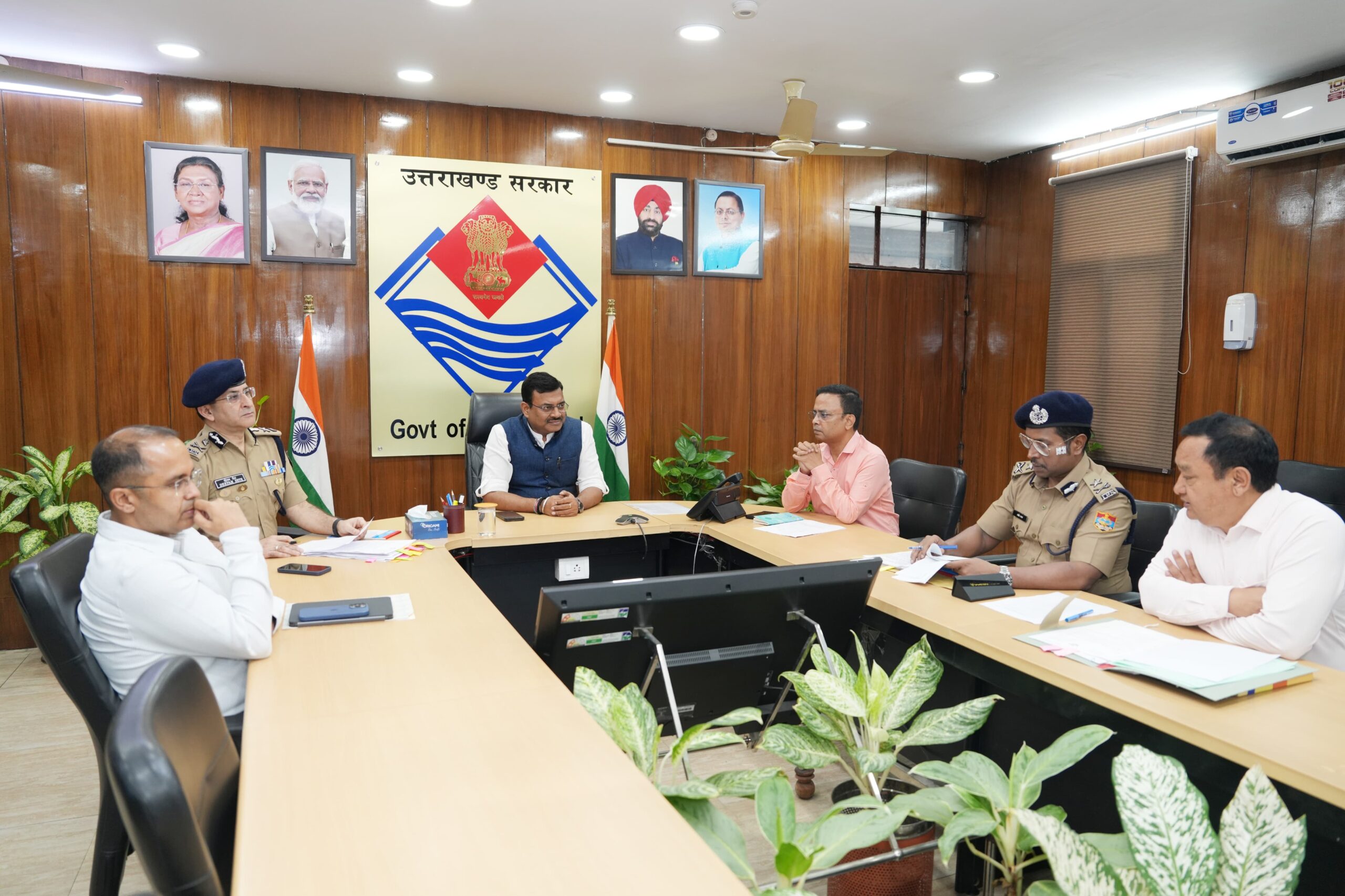 मुख्य सचिव ने की धार्मिक स्थलों की सुरक्षा को लेकर  अधिकारियों के साथ बैठक