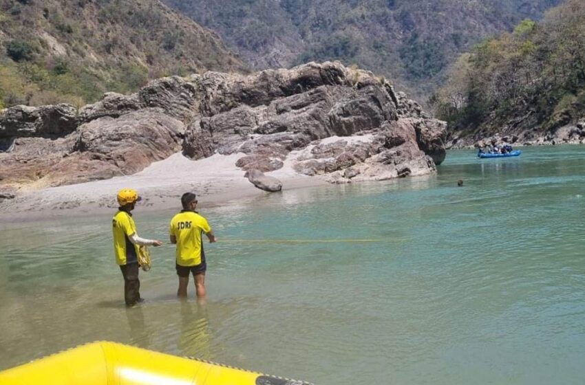 उत्तराखंड: गंगा स्नान करते समय तेज बहाव में बही मां-बेटी, तलाश जारी