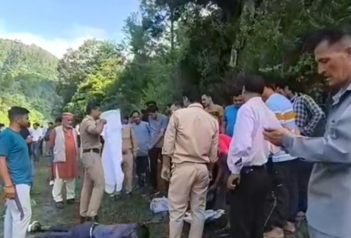 पौड़ी: बाइक से स्कूल जाते समय नयार नदी में गिरे दो छात्र, एक की दर्दनाक मौत