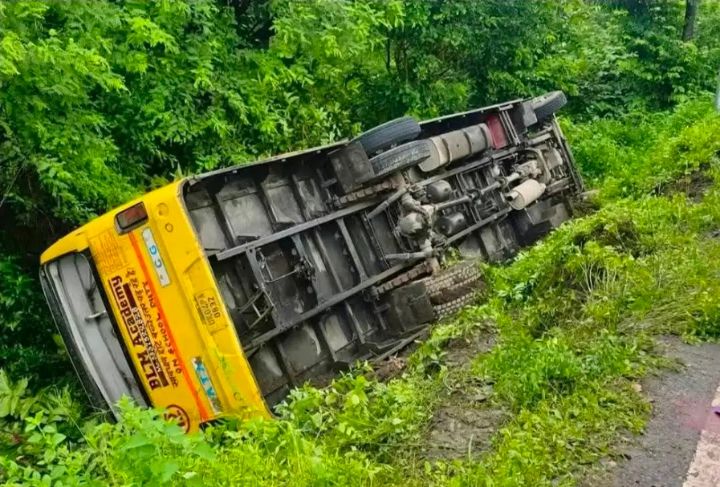  उत्तराखंड; बच्चों से भरी स्कूल बस दुर्घटनाग्रस्त, 35 छात्र थे सवार; मची चीख-पुकार