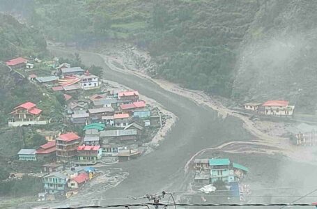 उत्तरकाशी में फटा बादल, कई लोगों के दबे होने की सूचना