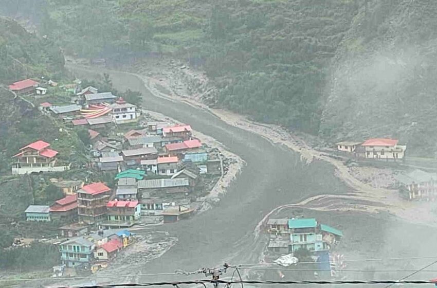 उत्तरकाशी में फटा बादल, 4 की मौत,कई लोग मलबे में दबे
