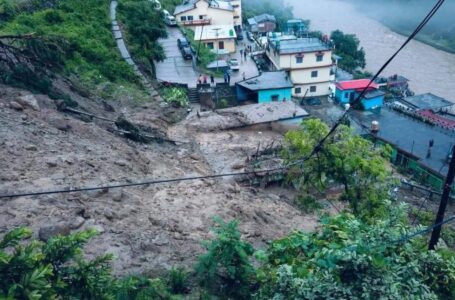  चमोली आपदा: जिंदगी की तलाश जारी, आपदा प्रभावितों को किया जा रहा शिफ्ट