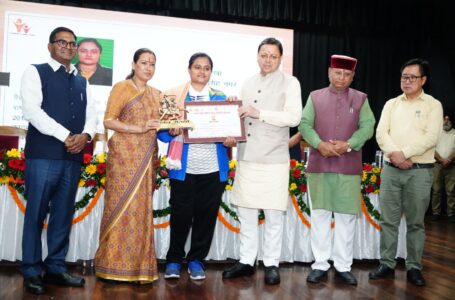 तीलू रौतेली पुरस्कार समारोह : महिलाओं के लिए समर्पण के साथ करते रहेंगे काम: सीएम धामी