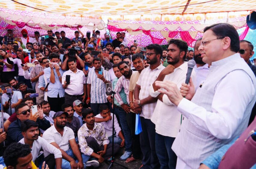  युवाओं के बीच पहुंचे सीएम धामी, परीक्षा प्रकरण में सीबीआई जांच की संस्तुति
