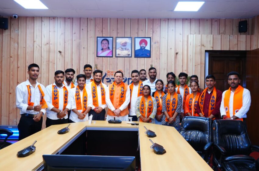  ABVP के विजयी प्रत्याशियों ने की सीएम धामी से मुलाकात