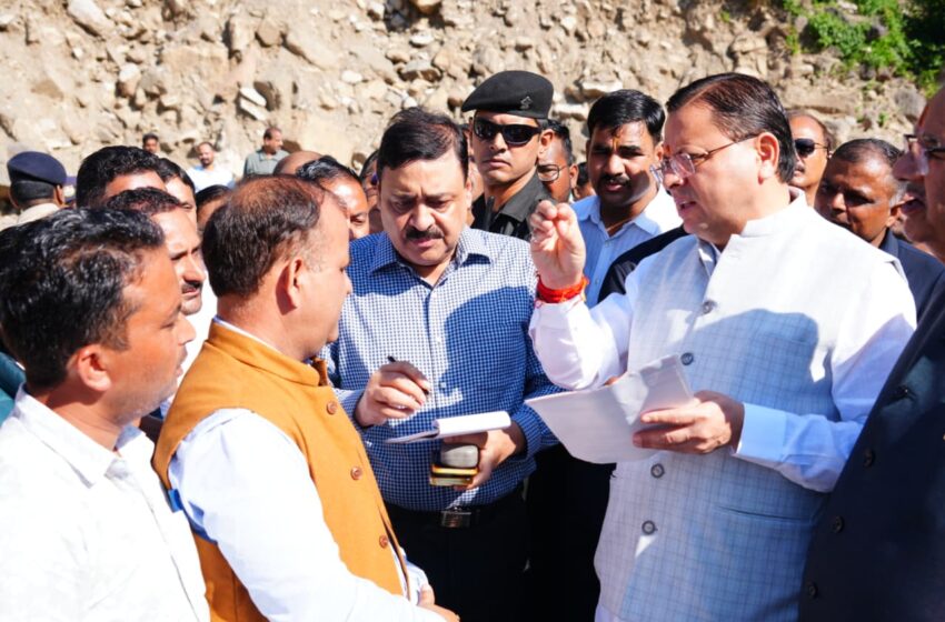  सीएम पुष्कर सिंह धामी ने आपदा प्रभावितों के बीच मनाई दीपावली