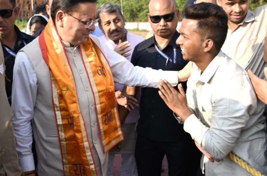  सीएम धामी ने हल्द्वानी सर्किट हाउस में की जनसंवाद, सुनीं जनता की समस्याएं