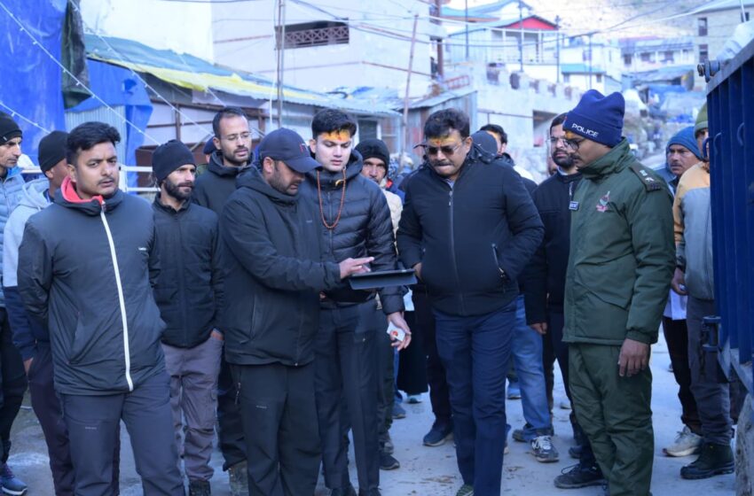  केदारनाथ में मुख्य सचिव का निरीक्षण दौरा: पुनर्निर्माण कार्यों और यात्रा प्रबंधों की समीक्षा