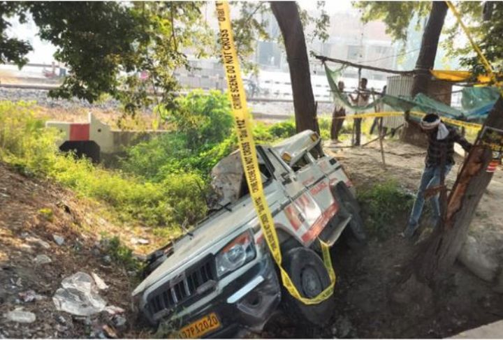  देहरादून से बनारस जा रही थी एम्बुलेंस, अनियंत्रित होकर पलटी, 4 की मौत