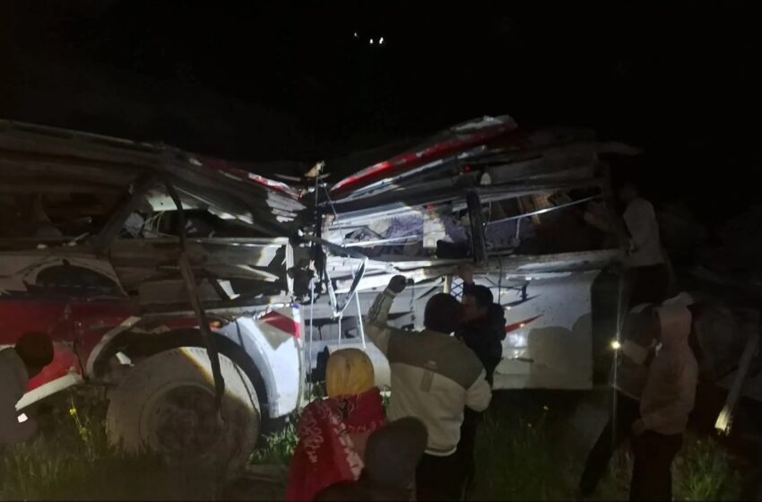  उत्तराखंड में बड़ा हादसा, गहरी खाई में गिरी बाराती बस, 13 शव बरामद,