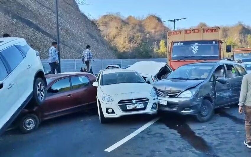  दिल्ली-देहरादून एक्सप्रेसवे: अचानक एक के बाद एक 6 गाड़ियां आपस में टकराईं