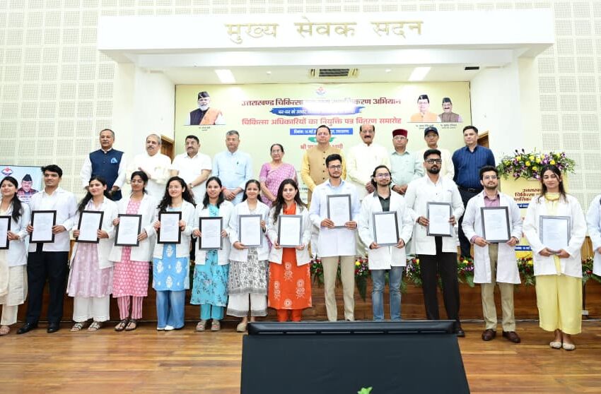  CM धामी ने 307 नव नियुक्त अभ्यर्थियों को सौंपे नियुक्ति पत्र