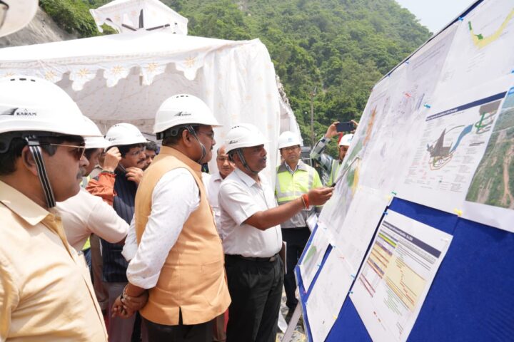 मुख्य सचिव ने किया लखवाड़ बहुउद्देशीय परियोजना का स्थलीय निरीक्षण