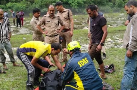 उत्तरकाशी: अनियंत्रित डंपर गहरी खाई में गिरा, चालक की मौके पर मौत