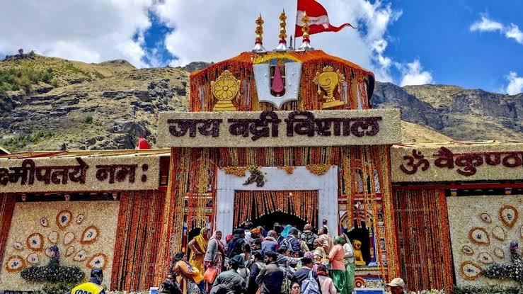  बद्रीनाथ धाम चढ़ावा चोरी केस: VIP-हेली दर्शन फीस पर SIT की नजर; 3 साल का रिकॉर्ड खंगाल रही