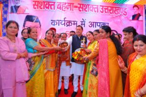श्रीनगर में मुख्यमंत्री के स्वागत को सड़कों पर उमड़ा जनसैलाब
